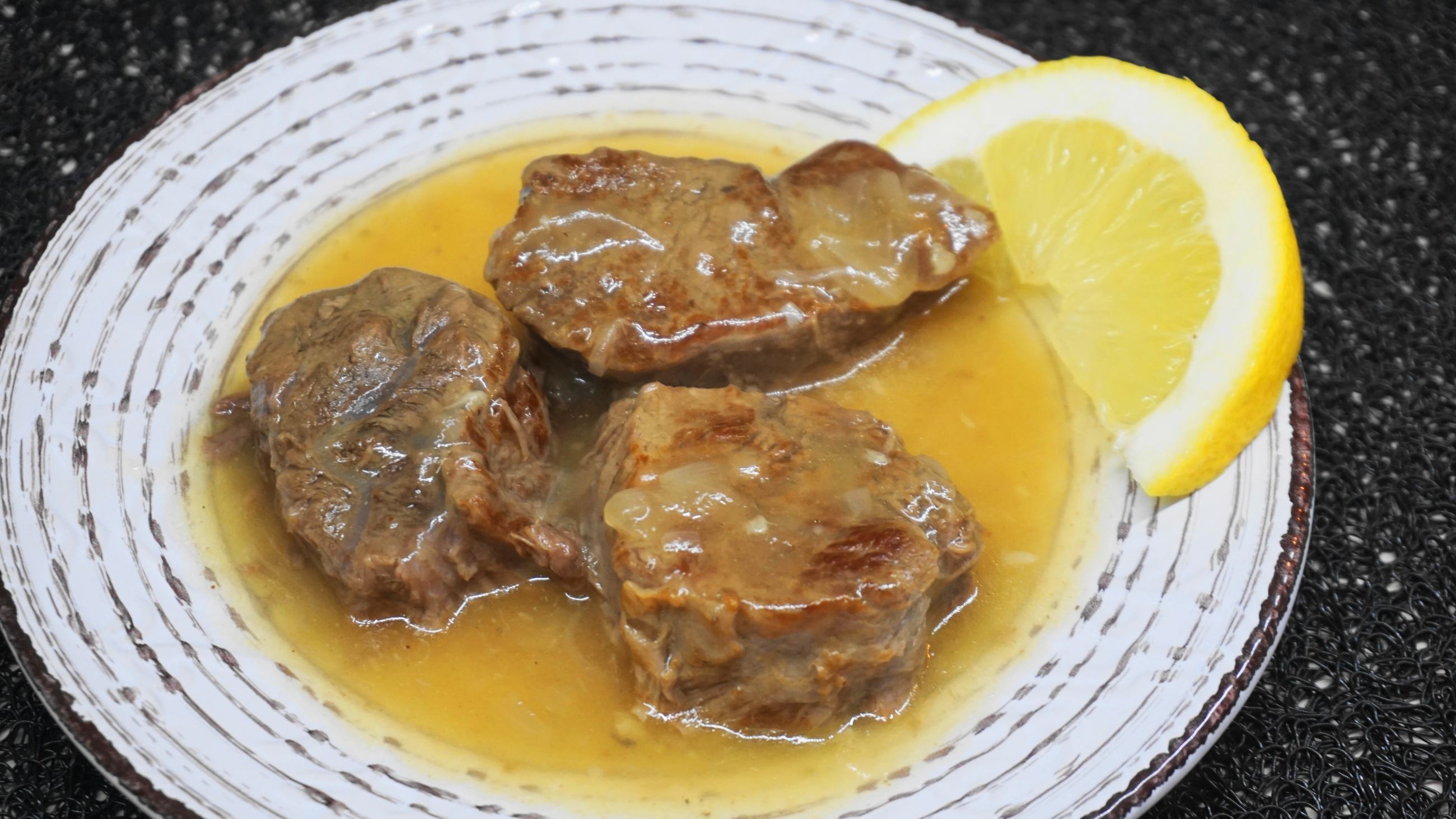 Μοσχάρι λεμονάτο | greekcookingbykaterina.com 