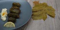Ντολμαδάκια με πλιγούρι και κιμά κοτόπουλο