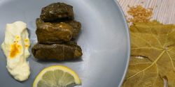 Ντολμαδάκια με πλιγούρι και κιμά κοτόπουλο