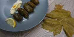 Ντολμαδάκια με κιμά και αυγολέμονο