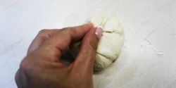 Τηγανόψωμο γεμιστό με τυρί